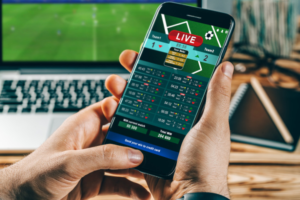 Aplikacje Bukmacherskie na Androida i iOS: Szczere Porównanie STS, Fortuna, Betclic